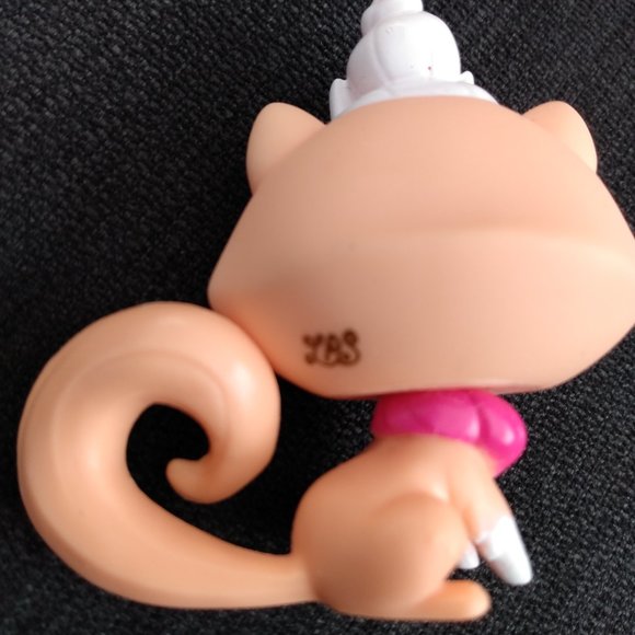 Authentic Littlest Pet Shop LPS #3077 Cat Sweet Delights Peach Toy - Picture 3 of 5